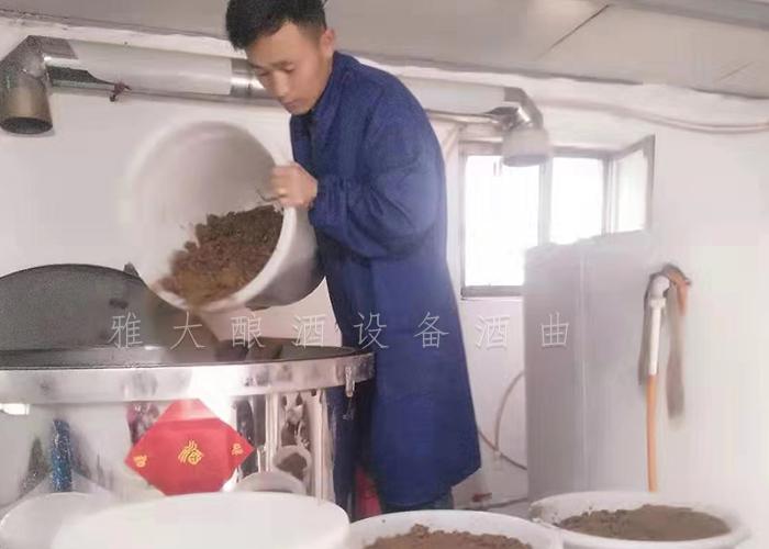 2.15 90后小席用古法釀酒工藝與現代釀酒設備做酒