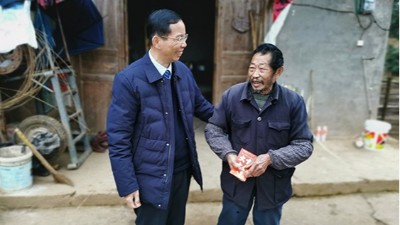 【瑟瑟冬日，暖暖溫情】雅大“春節(jié)走訪慰問(wèn)職工”大愛(ài)情深