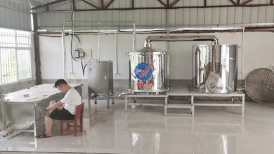 新型釀酒設(shè)備里到底藏著什么秘密，連釀酒老師傅都忙著換？