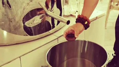 為什么冬季從小型酒廠釀酒設備蒸出的白酒會發(fā)苦呢？
