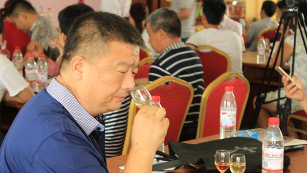 電加熱釀酒設備：如何通過聞香來鑒別七種陳香老酒？
