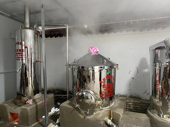 1-14用雅大白酒蒸餾設備，蒸汽量大