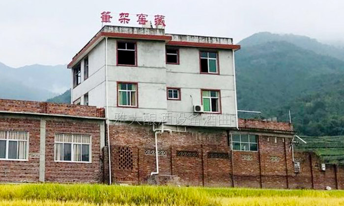 23-驚，藥材商竟改行用不銹鋼釀酒設(shè)備開了個(gè)“筆架窖藏”酒坊！