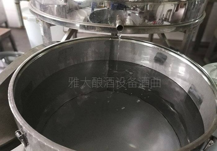 9.3蒸汽釀酒設(shè)備釀出來(lái)的同一鍋酒，不同階段酒質(zhì)不一樣