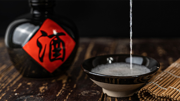 我們當?shù)匾院雀叨染茷橹鳎x用怎樣的白酒蒸餾設(shè)備好？