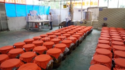 用小型酒廠釀酒設(shè)備開家小酒坊，需要投入哪些成本？