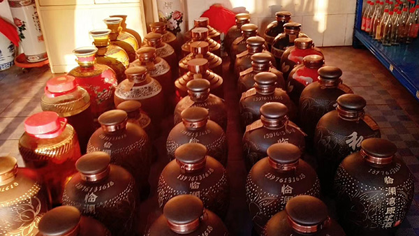 小型酒廠釀酒設(shè)備：想知道臨瀾灣純糧酒大賣全國的奧秘，請點這里