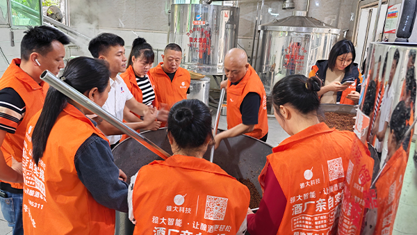用小型酒廠釀酒設(shè)備開酒坊，釀酒技術(shù)重要還是銷售能力重要？