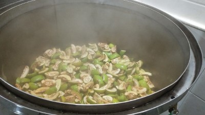 木瓜價(jià)格持續(xù)走低利潤(rùn)低？試試用烤酒設(shè)備將它們釀成酒吧！