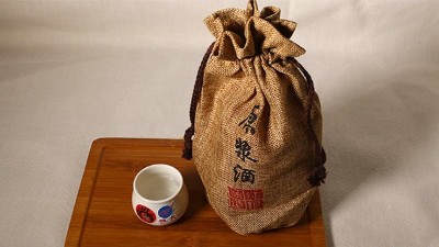 用白酒生產(chǎn)設(shè)備釀小曲固態(tài)白酒，怎樣操作出酒才多？