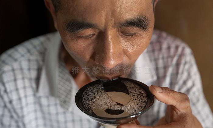酒體協(xié)調(diào)甜味，不刺喉、不尖辣