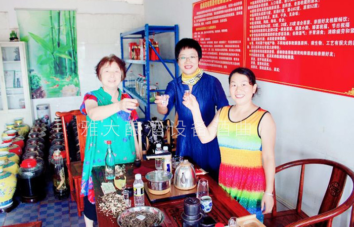 雅大釀酒設(shè)備廠家釀酒國匠親自指導(dǎo)的黃莉萍，如今做得怎么樣了23