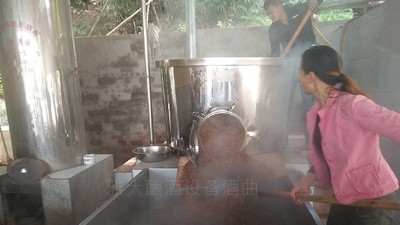 2020用小型燒酒設(shè)備回家開(kāi)酒坊——適合夫妻創(chuàng)業(yè)的好項(xiàng)目！