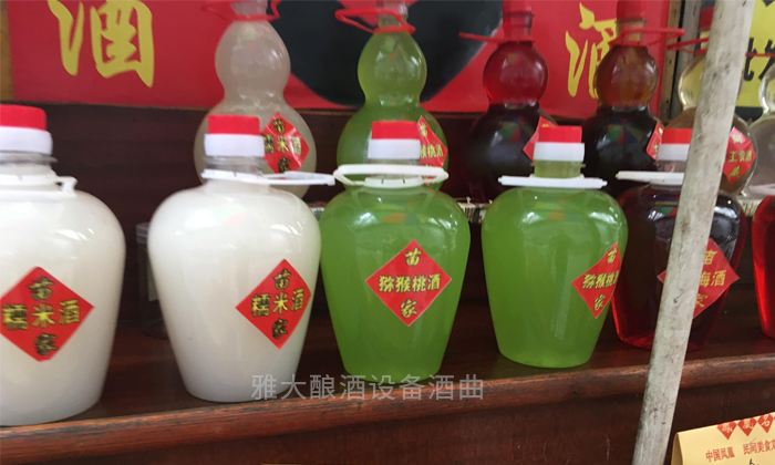 2-「蒸酒設(shè)備」這酒在市面上很少見，據(jù)說是用獼猴桃做的