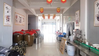 辛苦打工賺錢難，還不如買套蒸酒設(shè)備回家釀酒賺錢多！