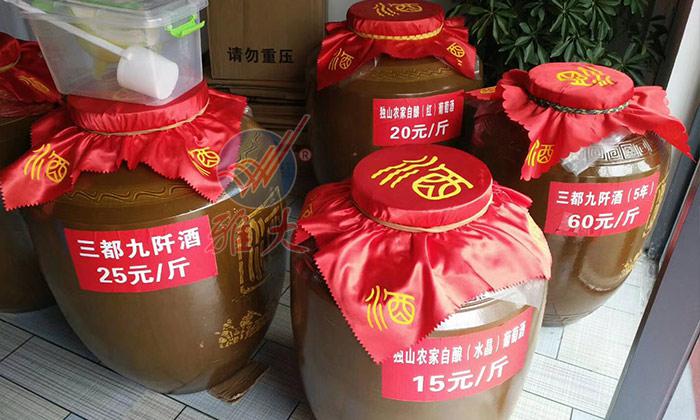 春節(jié)備貨大戰(zhàn)打響，用做酒設(shè)備釀酒的純糧酒坊已進(jìn)入賣(mài)酒高峰 5.jpg