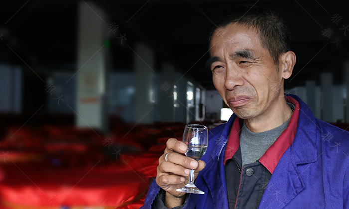 劣質(zhì)白酒的香氣，讓人不適