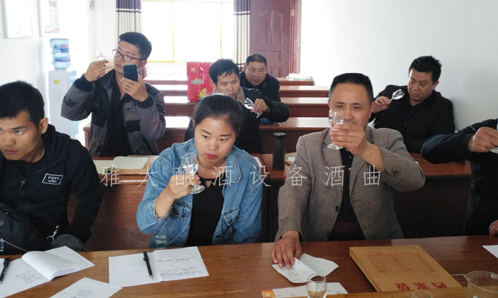 9.18釀酒蒸餾設(shè)備做酒是一個(gè)投資小，回報(bào)快的項(xiàng)目