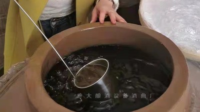 它是固態(tài)酒不可或缺的復(fù)合香氣之一，過濃則會(huì)破壞酒的整體風(fēng)格