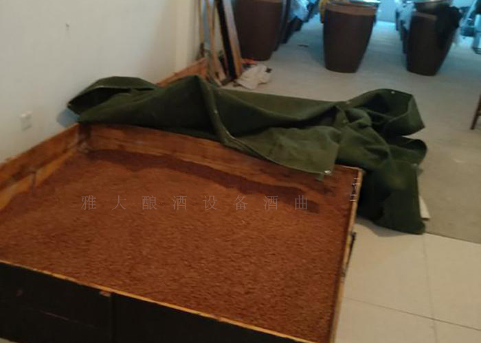 12.26冬季做固態(tài)酒，糖化時在上面蓋保溫棉保溫
