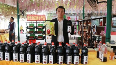 桑葚熟了，用果酒釀酒設(shè)備將它釀成酒營(yíng)養(yǎng)又健康