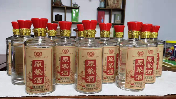 堅(jiān)持用白酒釀酒設(shè)備做純糧酒，每天釀2鍋酒還不夠賣！
