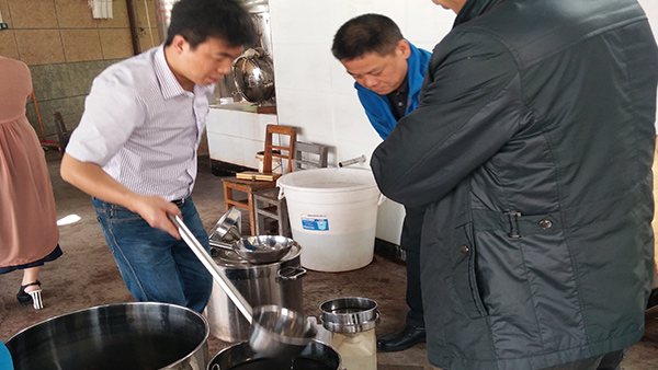 9.17現(xiàn)場品嘗酒的口感，滿意后再定制