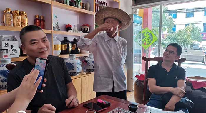 2.24現(xiàn)場品酒，體會酒的口感變化.jpg