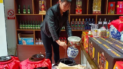 用熟料釀酒設(shè)備開家酒坊現(xiàn)蒸現(xiàn)賣，怎樣選址你清楚嗎