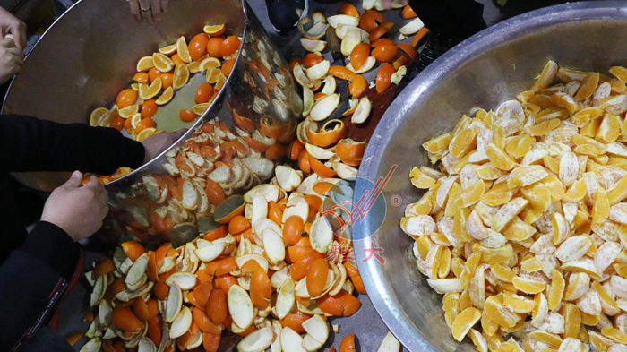 1、橙子酒釀酒技術(shù)-切開(kāi)去皮