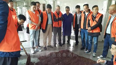 釀酒跟老師傅學(xué)工藝，不如來雅大釀酒設(shè)備廠家學(xué)全套釀酒技術(shù)