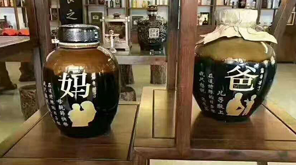 用大型釀酒設備做高粱酒，山西范姐做的節(jié)日定制酒別具一格！